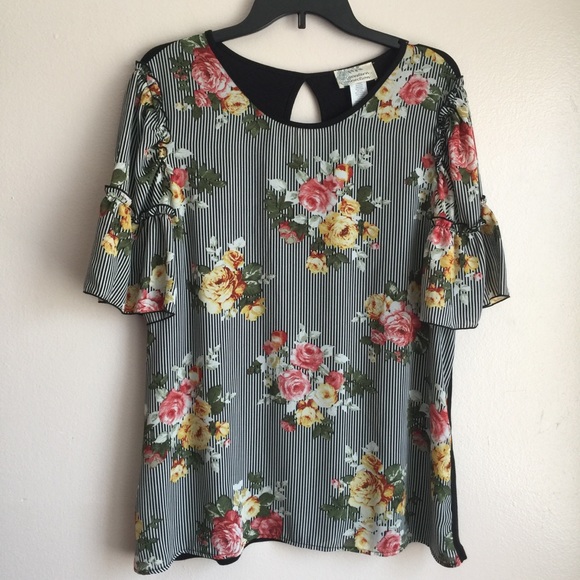 Western Connection Tops - Western Connection Floral Ruffle Sleeve Top Sz XL